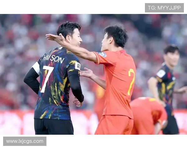 Son 独特的“拍照”庆祝动作