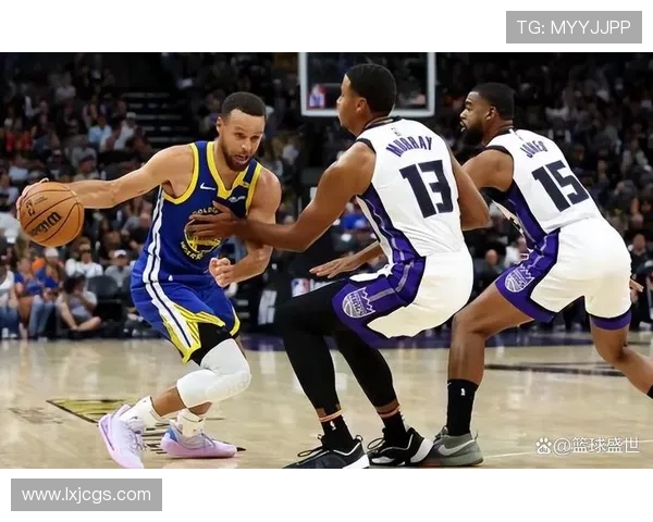 威金斯转为无球跑位为库里拉开空间效率回升